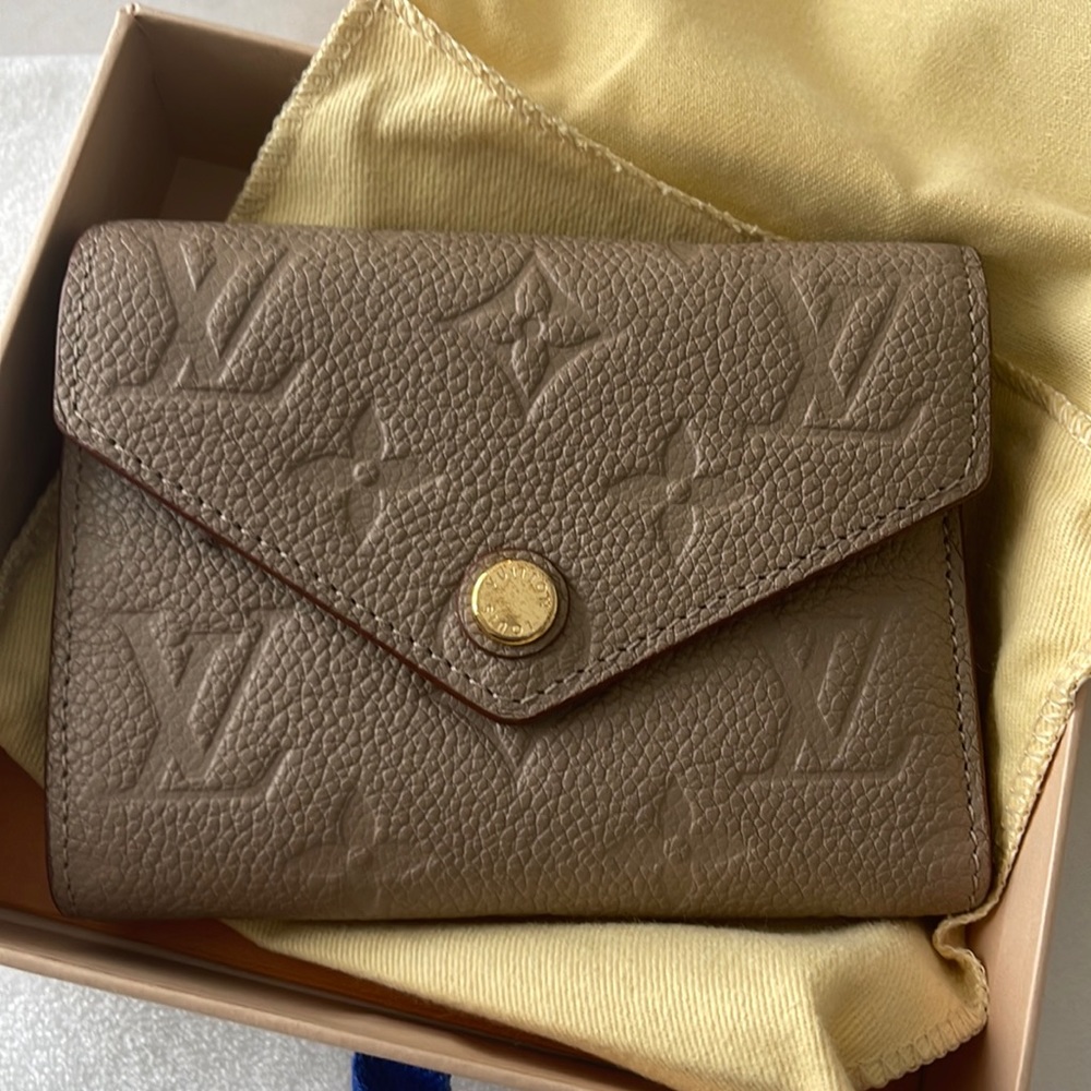 Louis Vuitton ZOÉ WALLET turtledove